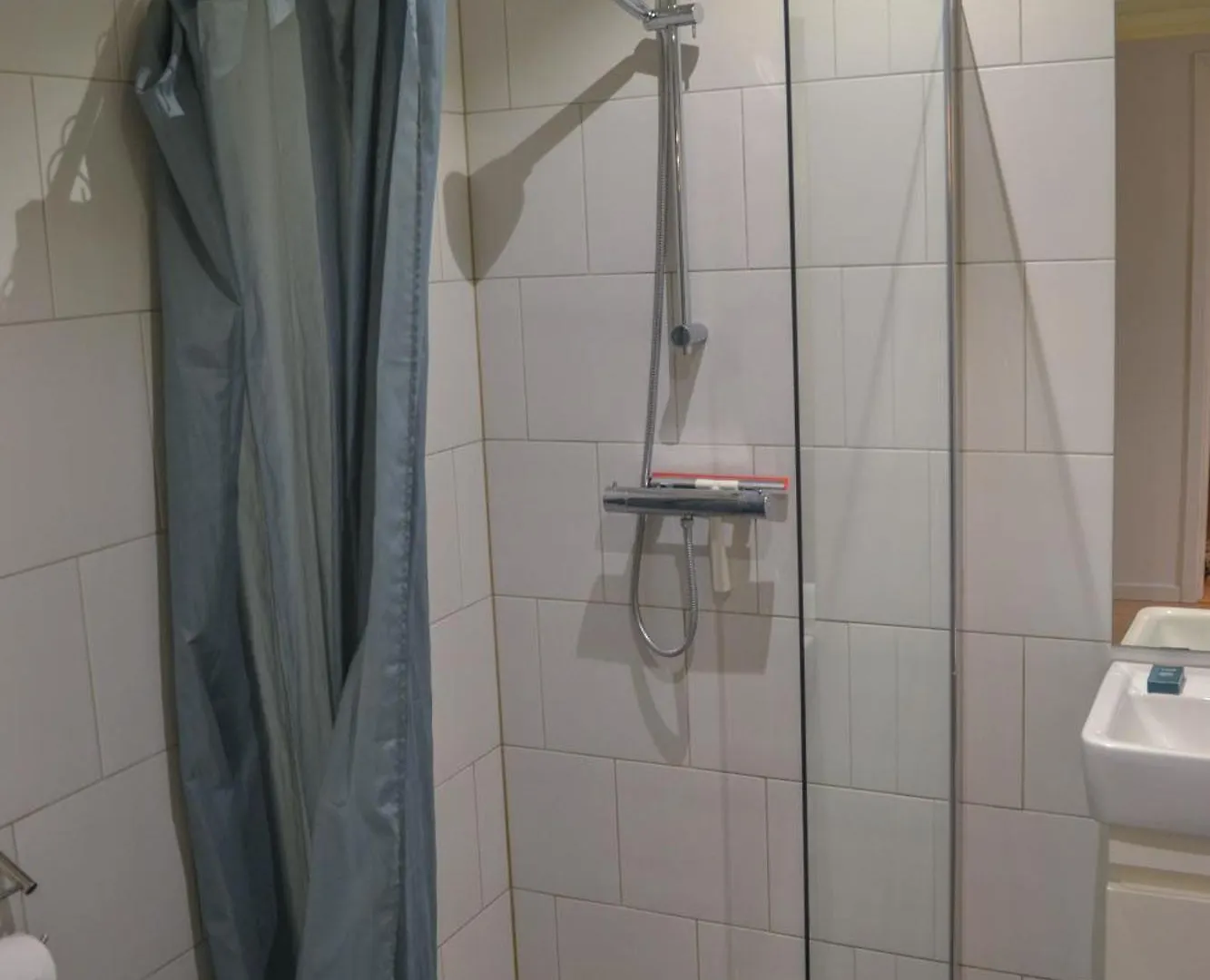 Modern Apartment In Bromma Easy Access To City & Airport 스톡홀름