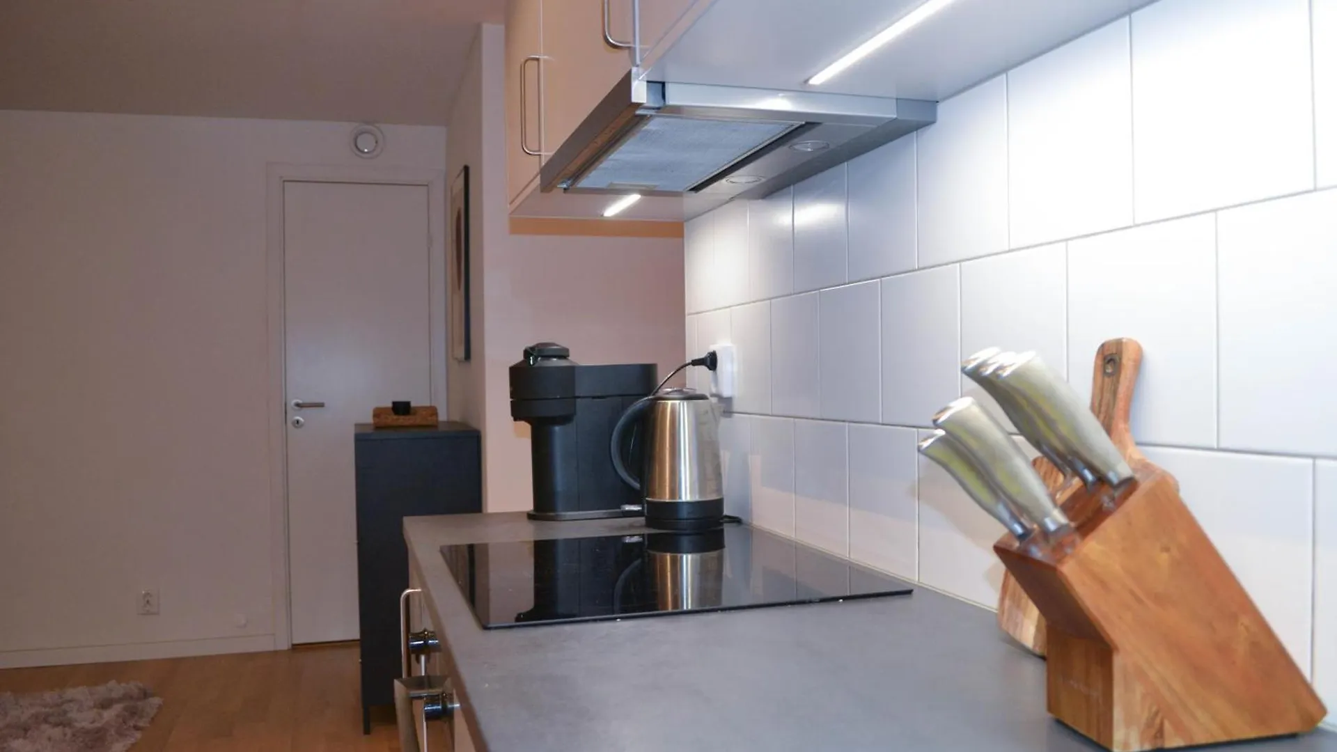 Modern Apartment In Bromma Easy Access To City & Airport 스톡홀름 0*,