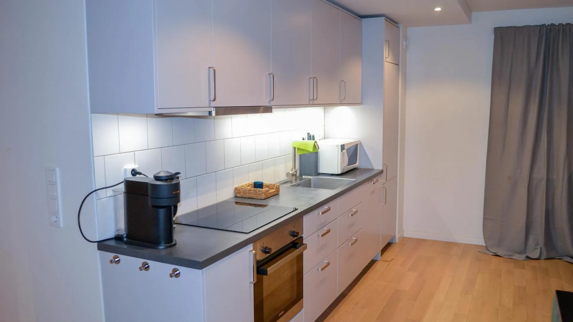 Modern Apartment In Bromma Easy Access To City & Airport 스톡홀름